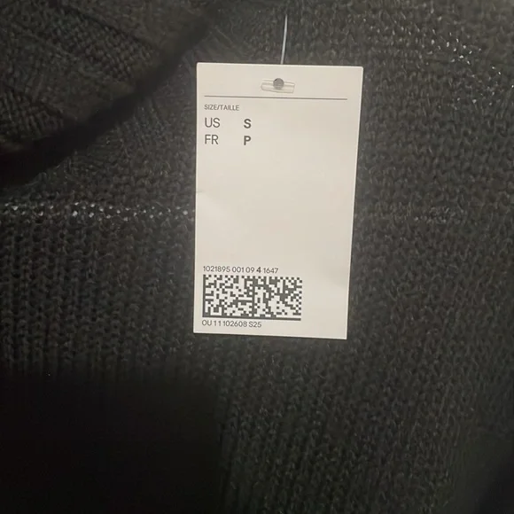 Turtle neck crop sweater - Picture 2 of 3